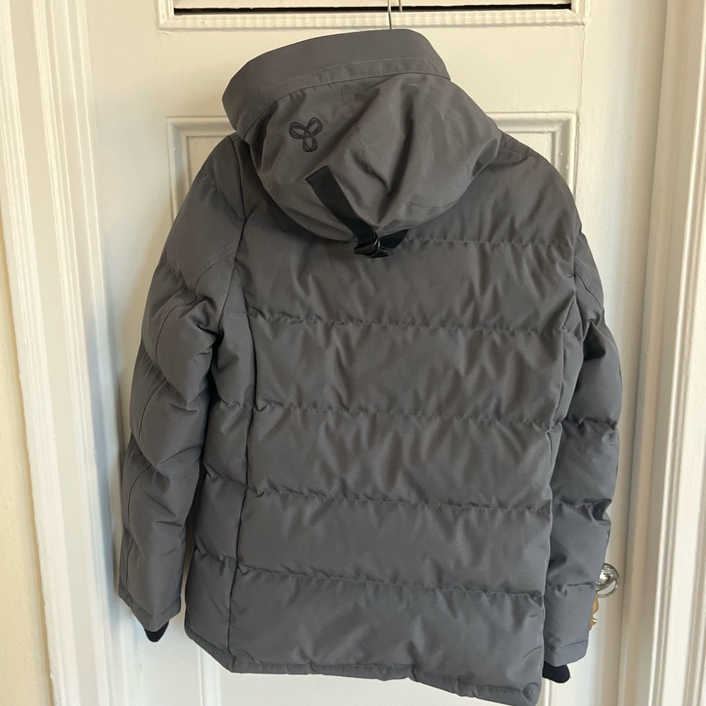 Aritzia Grey TNA Puffer. - Picture 2 of 9